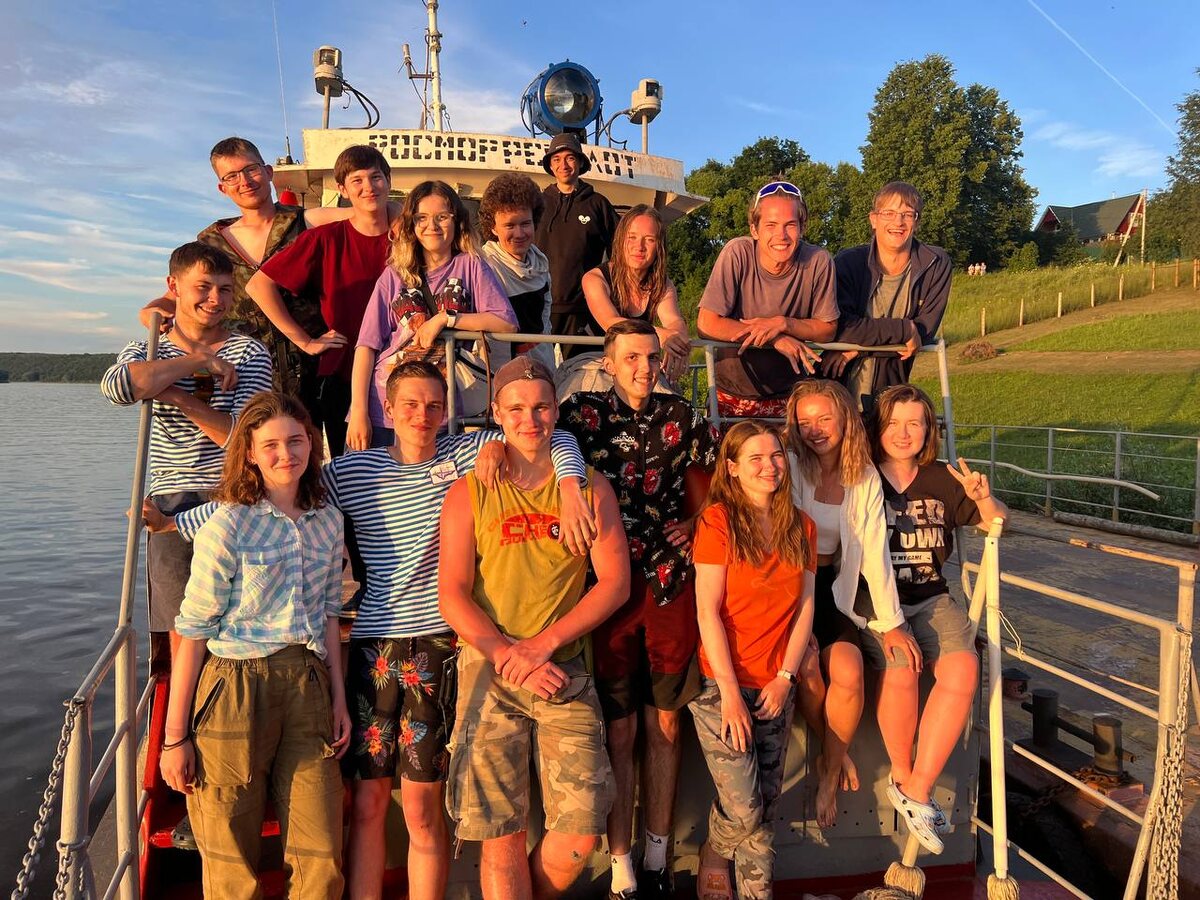 Гидрологи на гидрометрической практике. Автор фото: Самохин М. А.