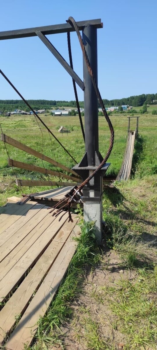    Рухнувший мост между деревней Дунилово и поселком Дуниловским. Источник: vk.com/mishenevdn