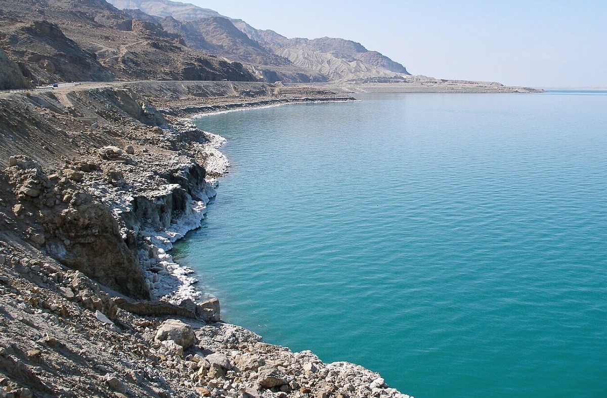    Побережье Мертвого моря со стороны Иордании. Источник фотографии: wikipedia.org