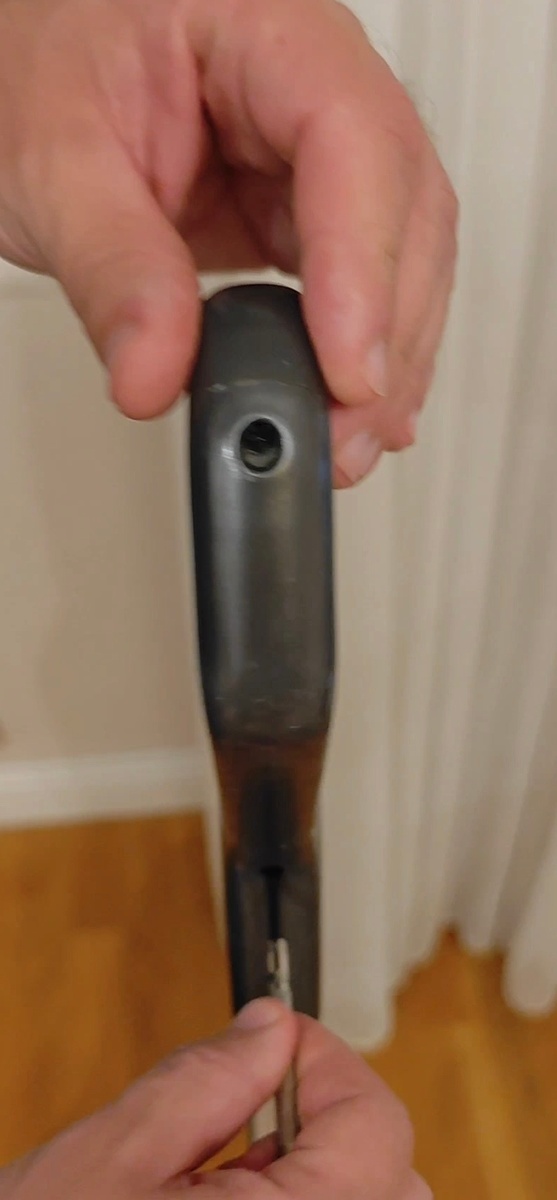 1) открутить 3 болтика из ручки;