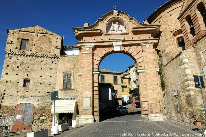 Городок ухженный, незаброшенный