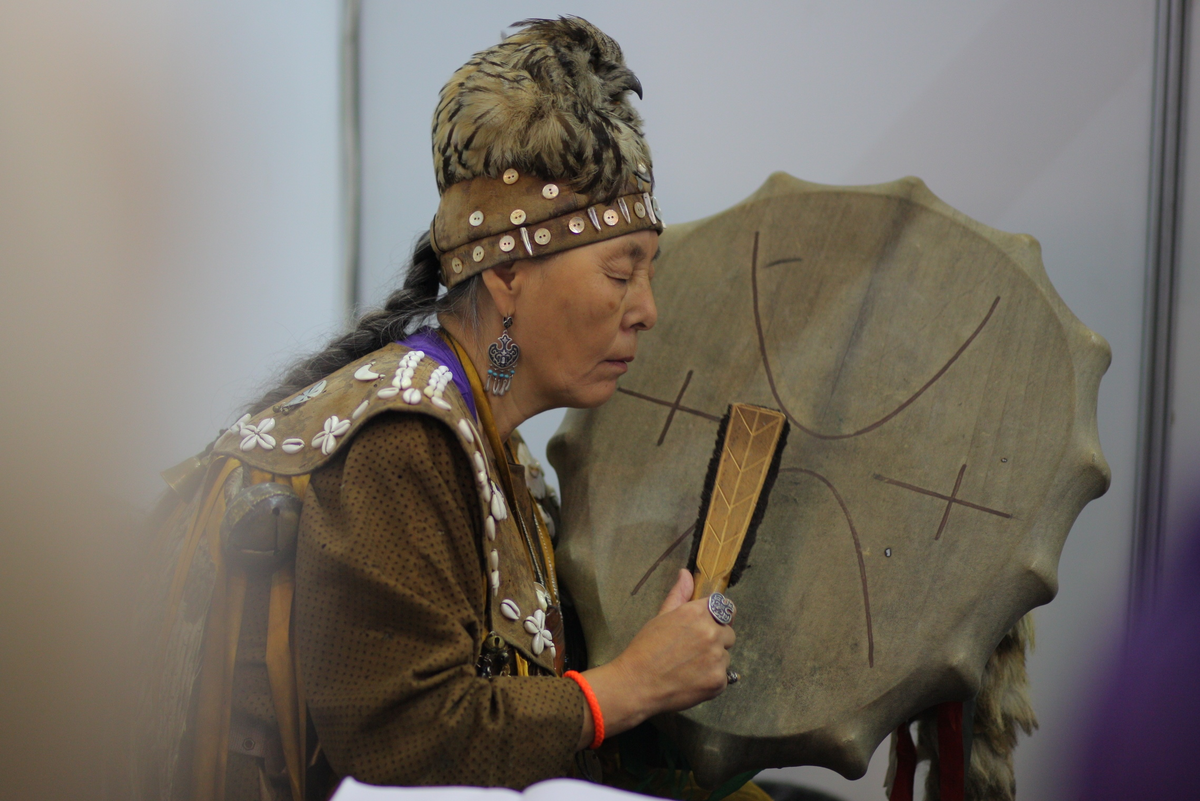 Современная шаманка Людмила Кобежикова...