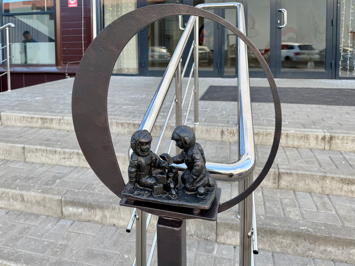 Космонавтики Юра и Валентина 