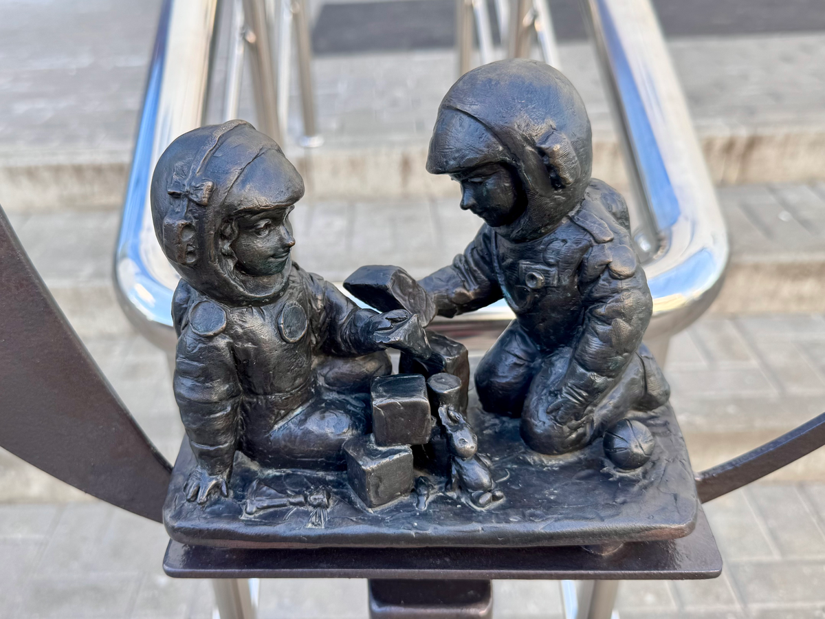 Космонавтики Юра и Валентина 