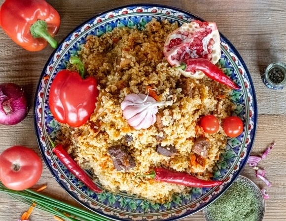 Главный враг рассыпчатого плова: какой ингредиент превращает его в кашу — он точно есть в вашем рецепте