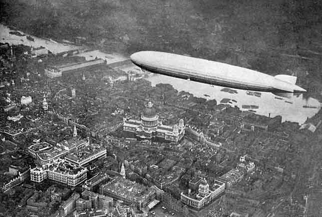Дирижабль Graf Zeppelin над Лондоном в августе 1931 года Print Collector