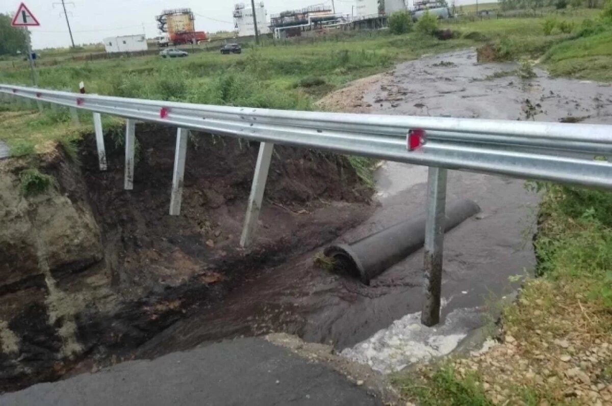    В Николаевском районе из-за дождей обрушился мост