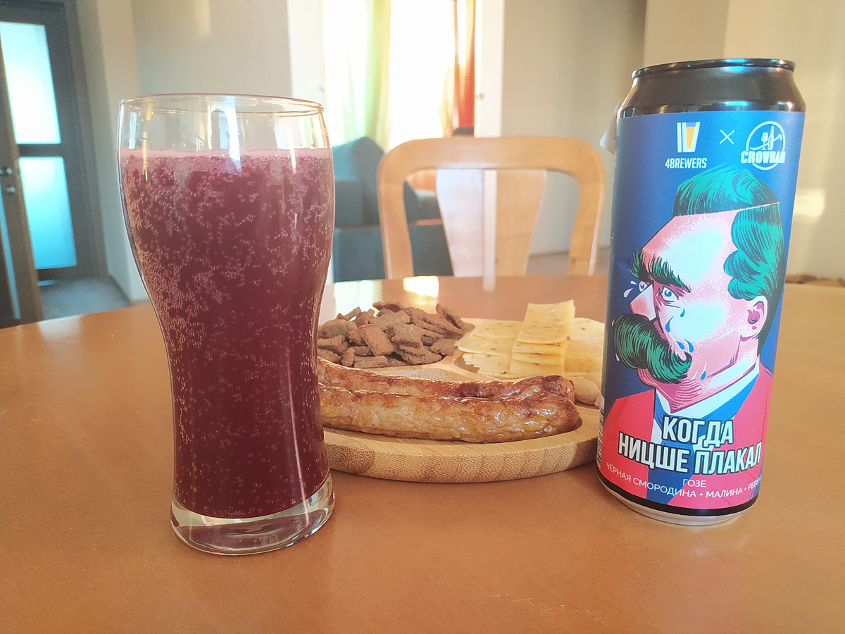 «Когда Ницше плакал» — роман Ирвина Ялома, почётного профессора психиатрии. Книга рассказывает о трагедии немецкого философа Ницше и трагедии, учителя юного Фрейда, доктора Брейера. Они становятся друг другу психотерапевтами и... В общем читайте о великих людях.