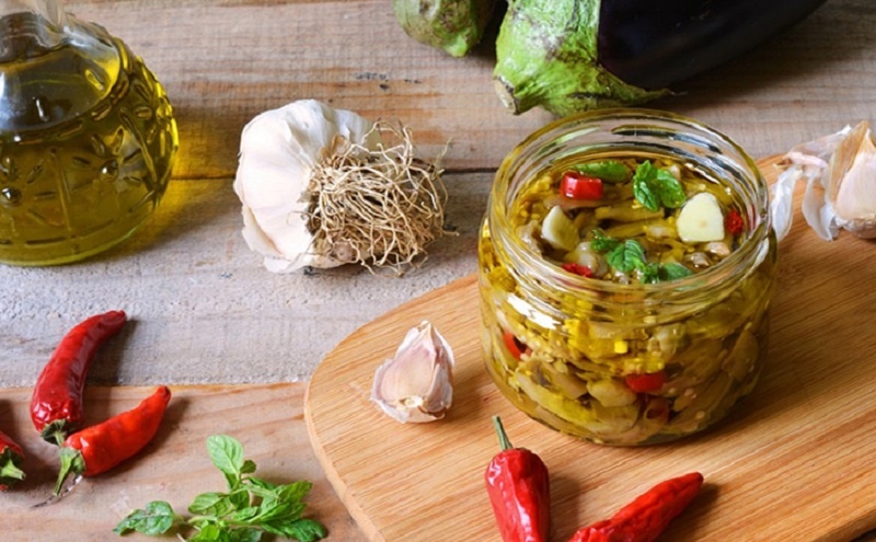Баклажаны по-креольски в оливковом масле — пикантная закуска с безупречным вкусом