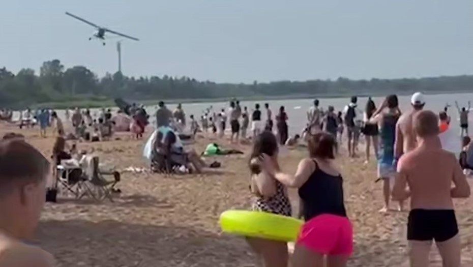    Манёвр самолёта над Ладожским озером. Автор фото: РБК