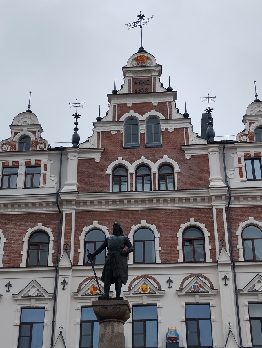 Маршал Торгильс  Кнутссон, основатель Выборгского замка, был казнён 10 февраля 1306 года, став жертвой чудовищного заговора против него.