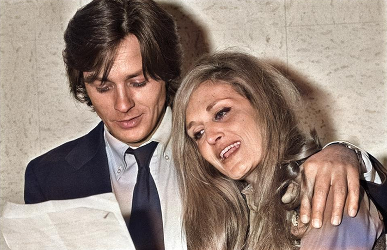 «Две звезды, две светлых повести, в своей любви, как в невесомости...» / Ален и Далида во время записи песни "Paroles... Paroles...", Франция, ноябрь 1972 года / Колоризированное фото: Jean-Pierre Bonnotte © Getty Images