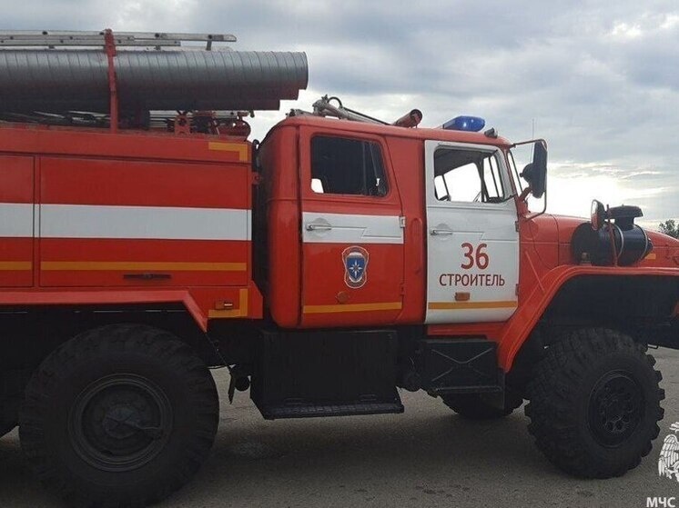     В Томаровке пожарные спасли 45-летнего собственника из горящей квартиры, фото: t.me/mchs31