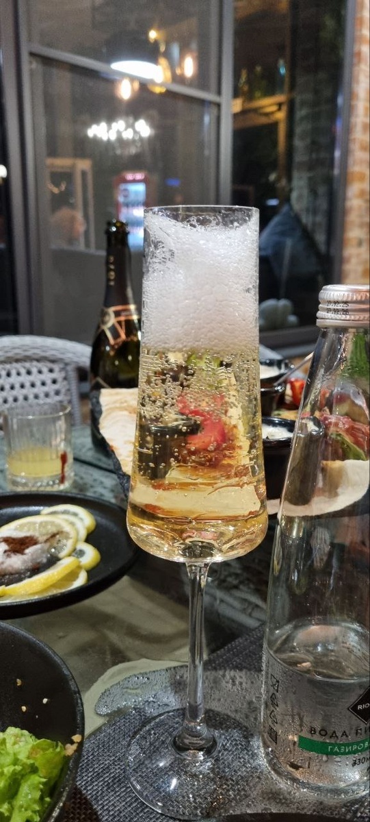 Шампанское.