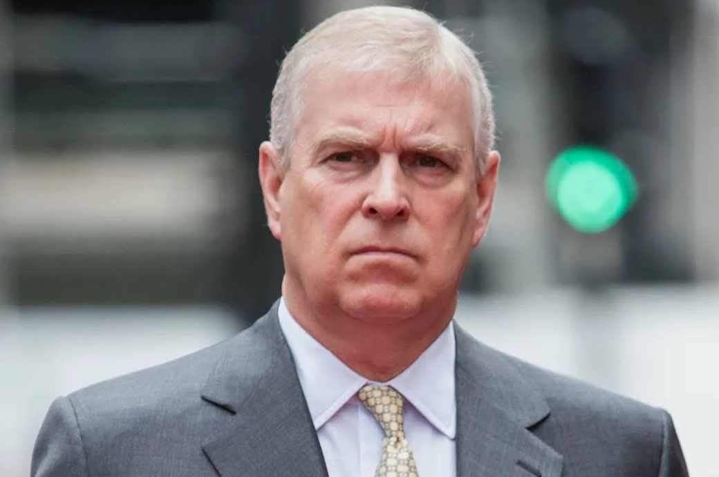 Правда, в середине 2025 года прошла новость, что Вирджиня Джуффре - жертва Эндрю - то ли покончила с жизнью, то ли была убита партнером, который хотел от нее больше денег за грязные секретики