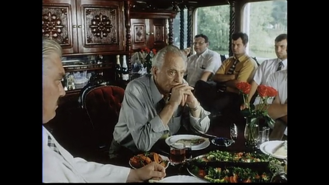 "Любить по-русски:3. Губернатор" (1999й год, реж. Евгений Матвеев, он же - в главной роли Валериана Мухина, коммуниста, крутого борца за справедливость, справедливого губернатора( небось, забыли уже - что это такое).