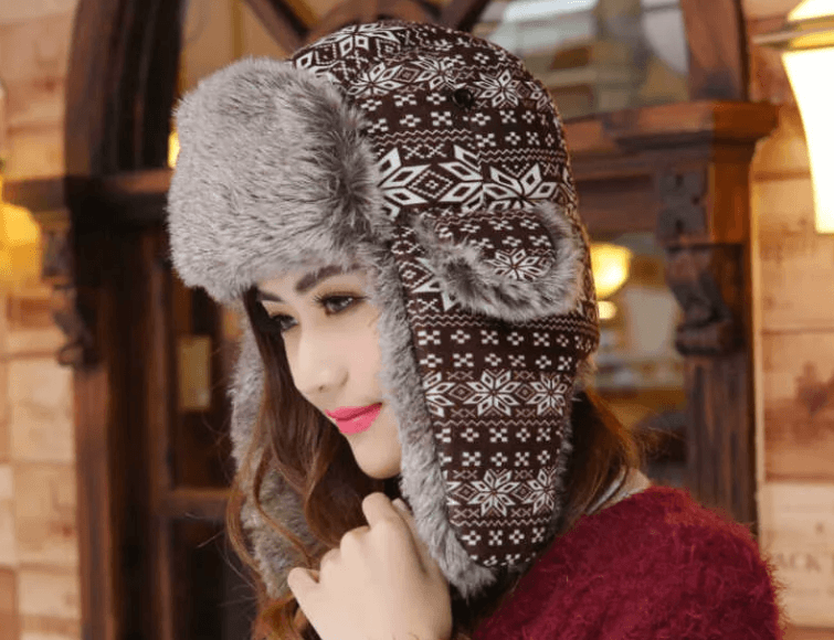 Женские ушанки выглядят очень мило