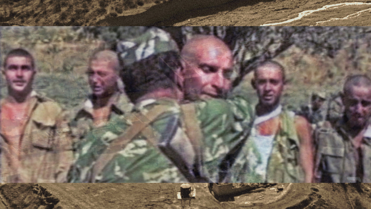 Скрин из облетевшего всю Россию видео где Мерзликин докладывает об оставшихся в живых бойцах заставы, которые вышли... 