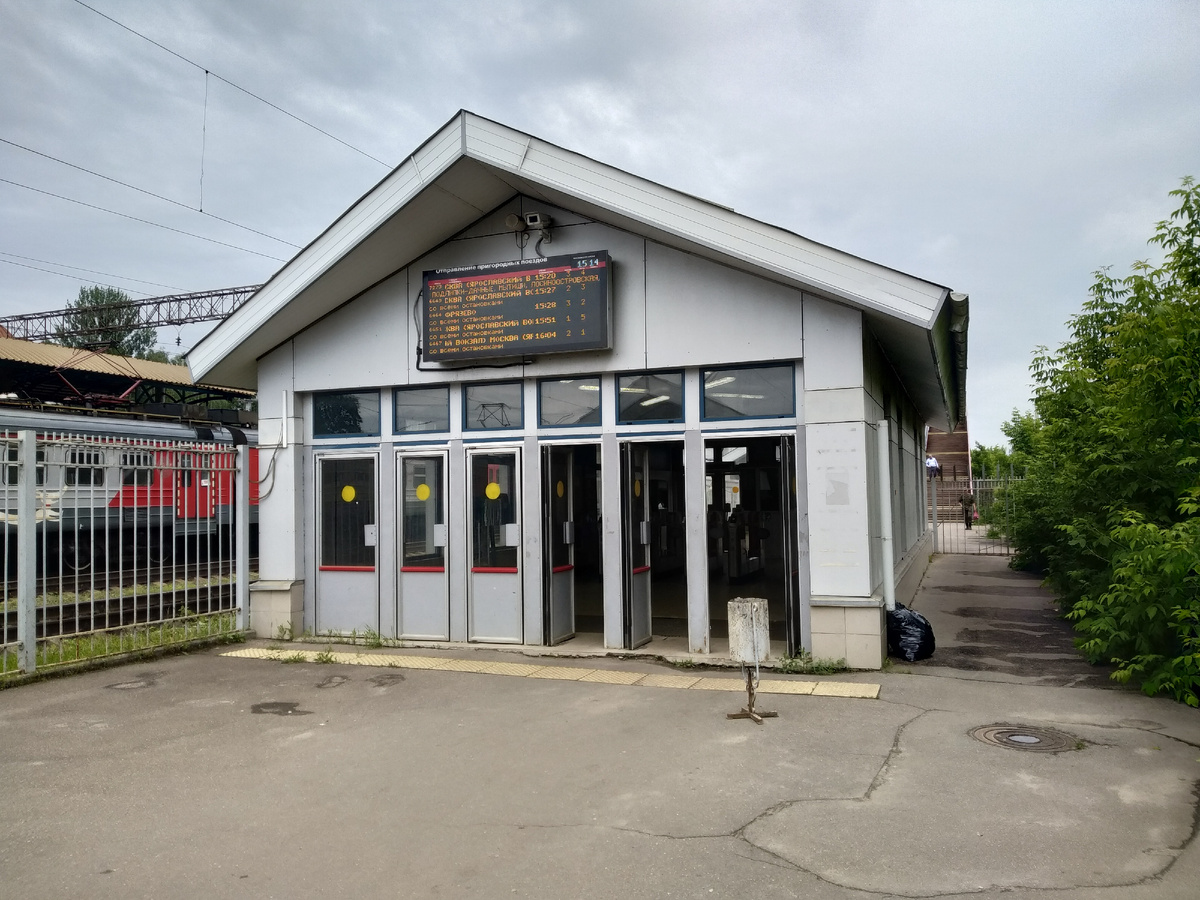 Входной павильон на станции в июне 2025 года, фото автора