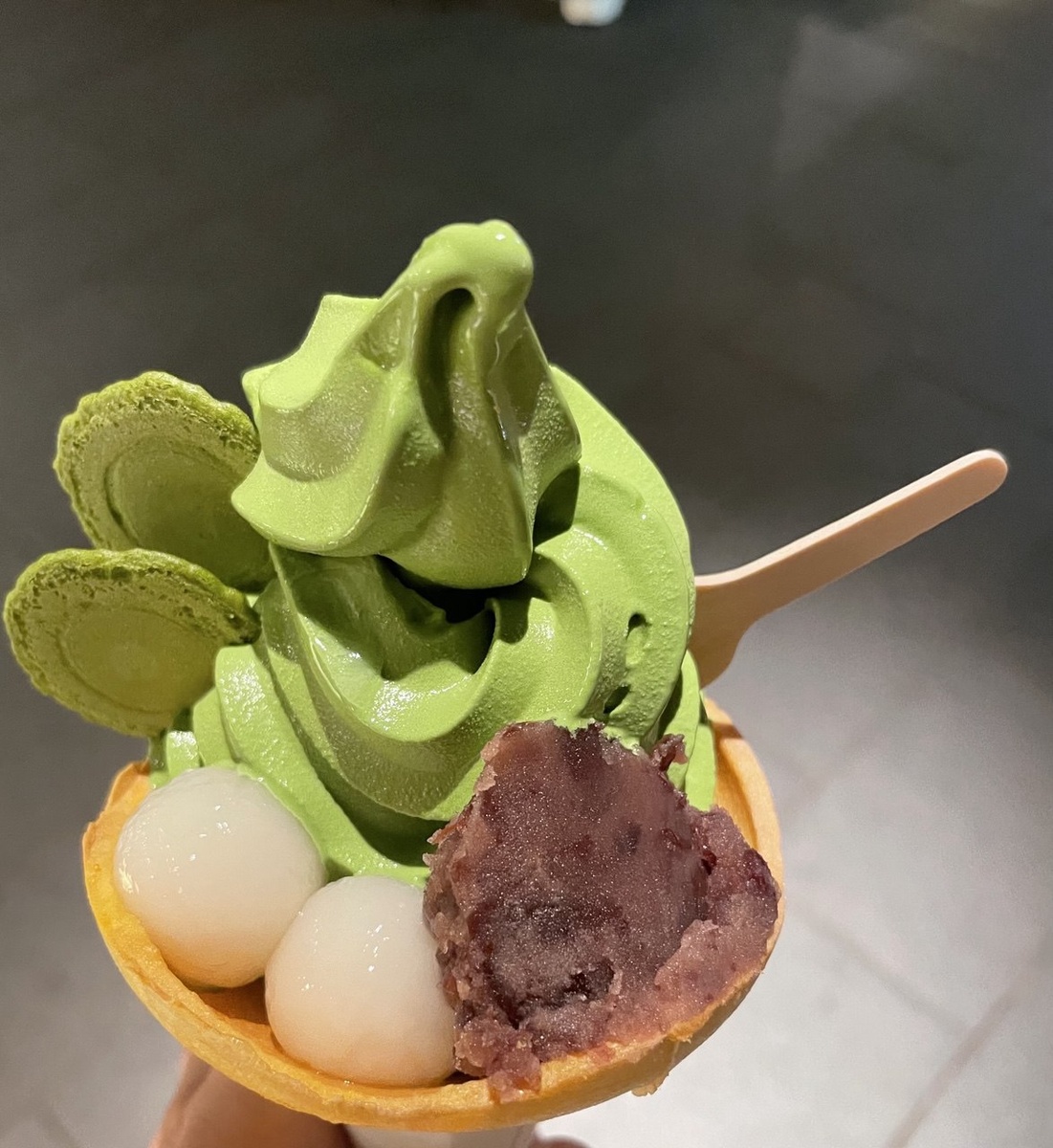 Японское мороженое с маття, рисовыми шариками, пастой анко из бобов адзуки. Это очень вкусно!