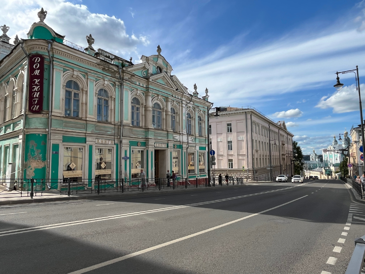 1. San Ant: улица Большая Советская, Смоленск. Здесь и далее в статье: все фото из личного архива (июль-2025). 