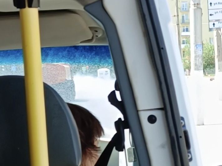 Здесь видно плохо воду. На видео брызги лучше заметно:) 