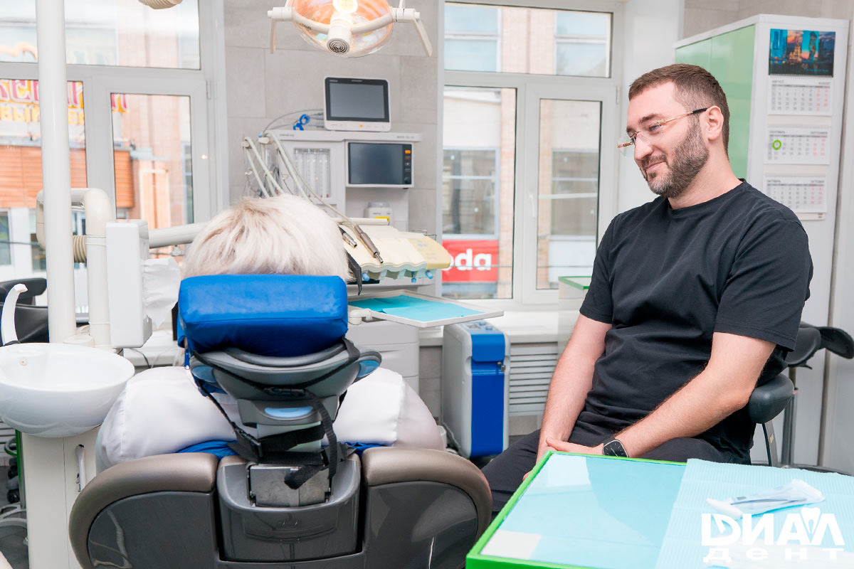 консультация у хирурга-имплантолога Т.Р. Жазыкоева в "Диал-Дент"