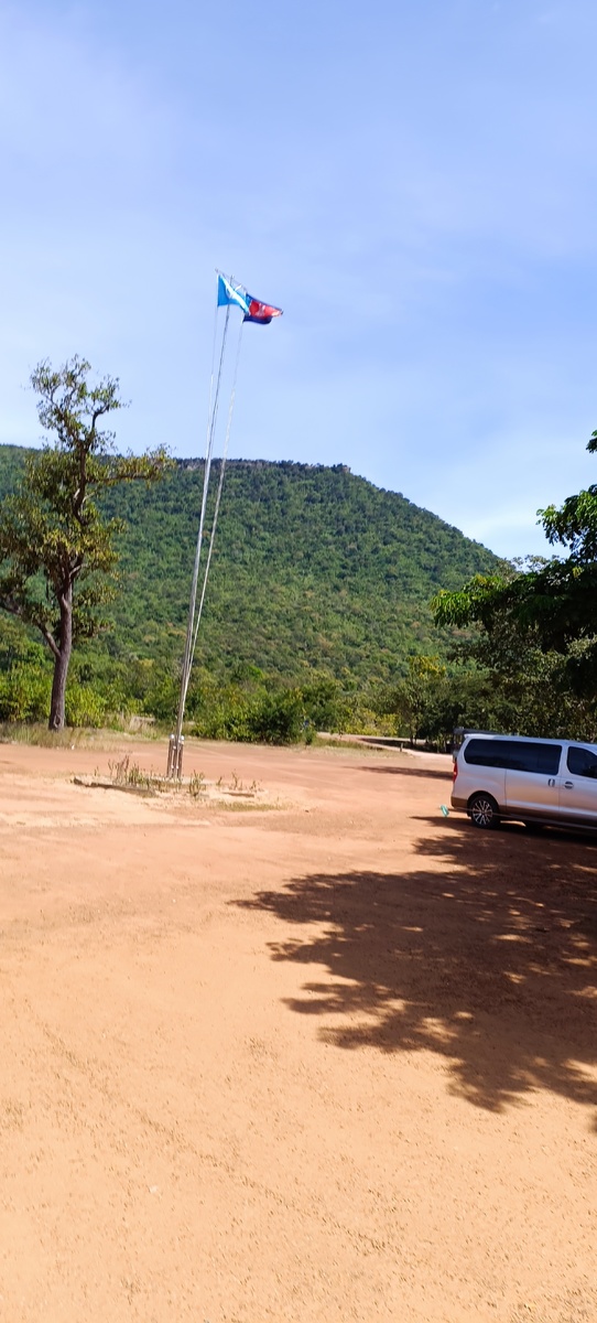 У подножия горы