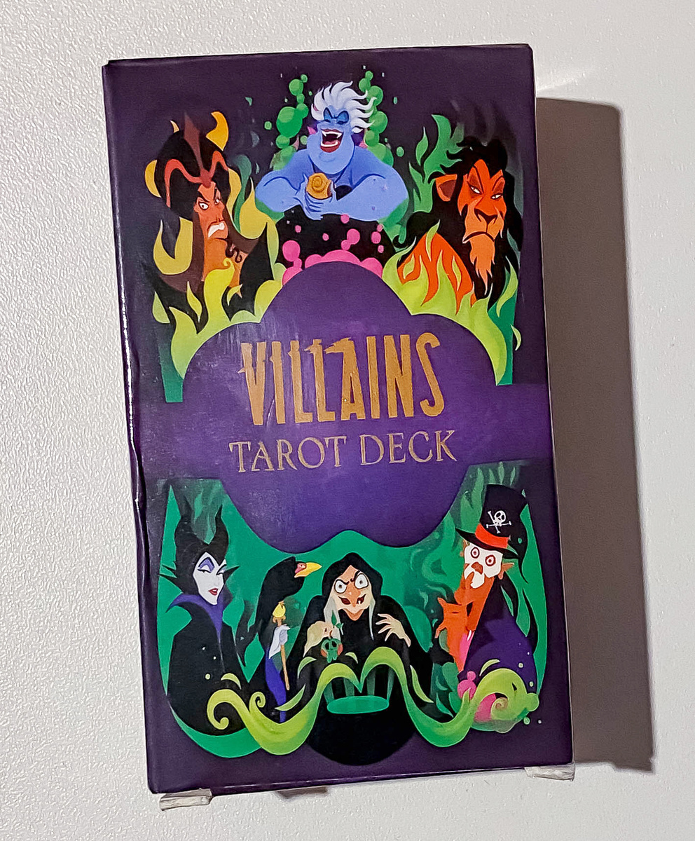 Disney Villains Tarot: дизайн коробки, китайский репринт (фото моё)
