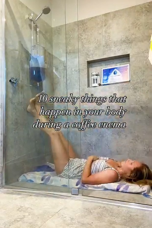    Перевод: «10 хитрых вещей, которые происходят в вашем теле во время кофейной клизмы». Кадр: @happybumco