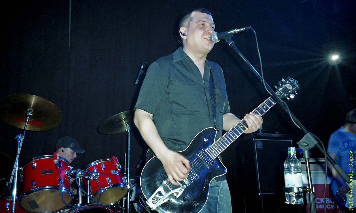 Группа «Смысловые галлюцинации» выступает в клубе «Б2», 30 апреля 2004 г.