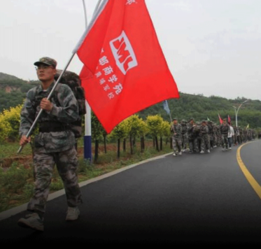 Забег в таком лагере в полной форме по жаре