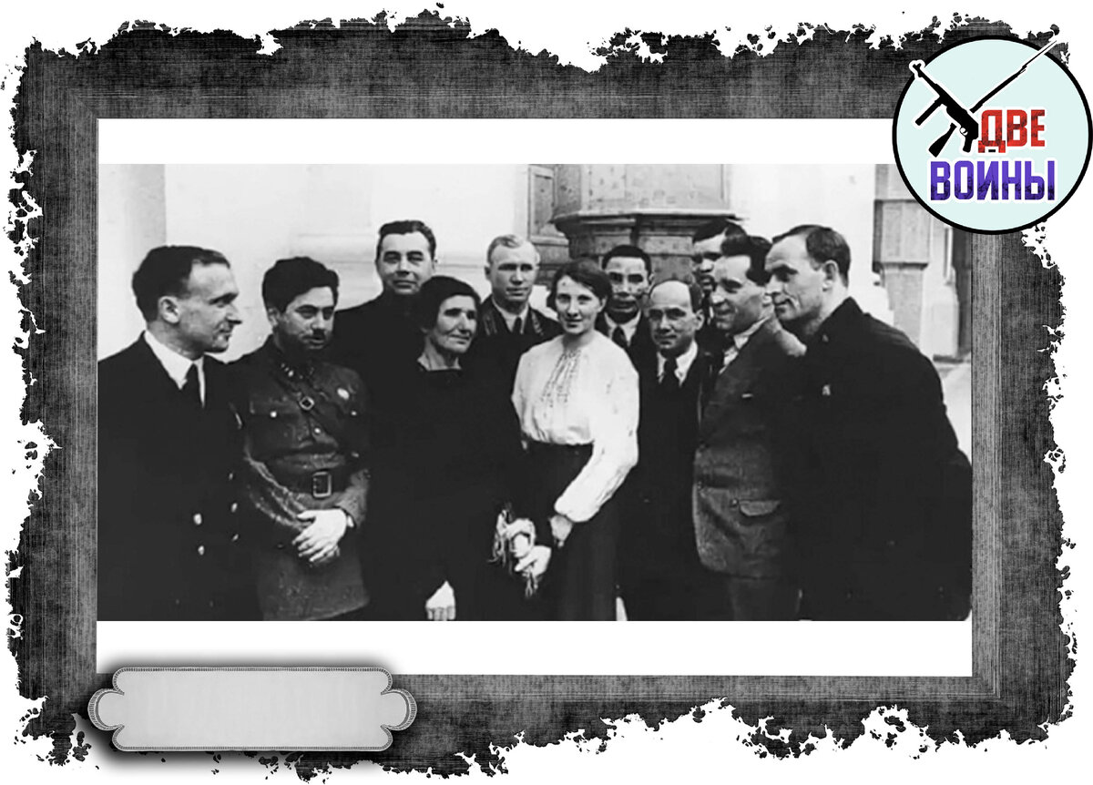 Второй слева Люшков. Фото в свободном доступе.