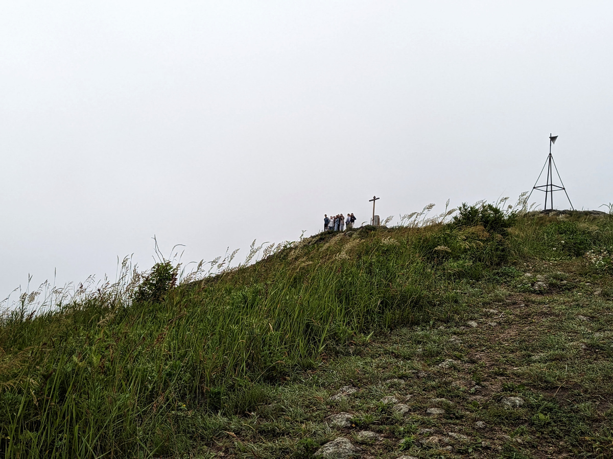 Группы экскурсантов и иностранных туристов здесь бывают регулярно. Оно и понятно — отсюда много можно увидеть. А вот мероприятиями богата другая сопка — сопка Тюменская с прекрасным Нагорным парком. 