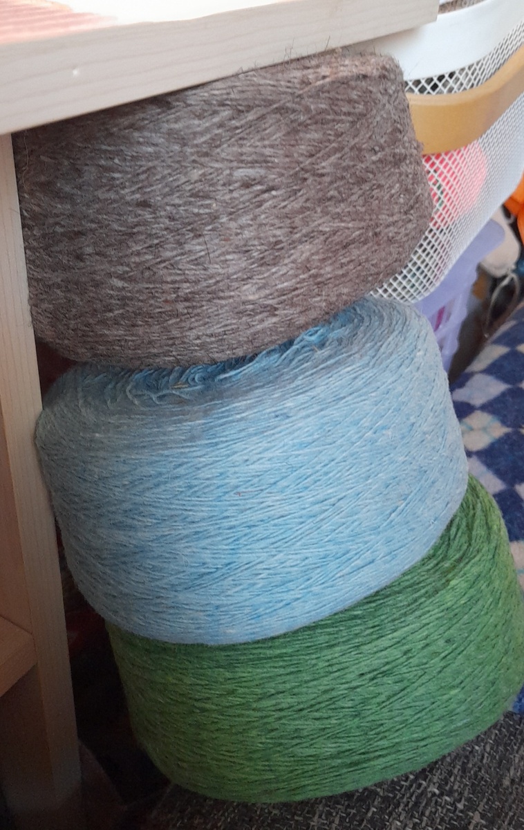 Пряжа Рассказовская ангорка в 1 нить 250г бобинка. Из закупки волонтерского клуба в поселке где я сейчас живу