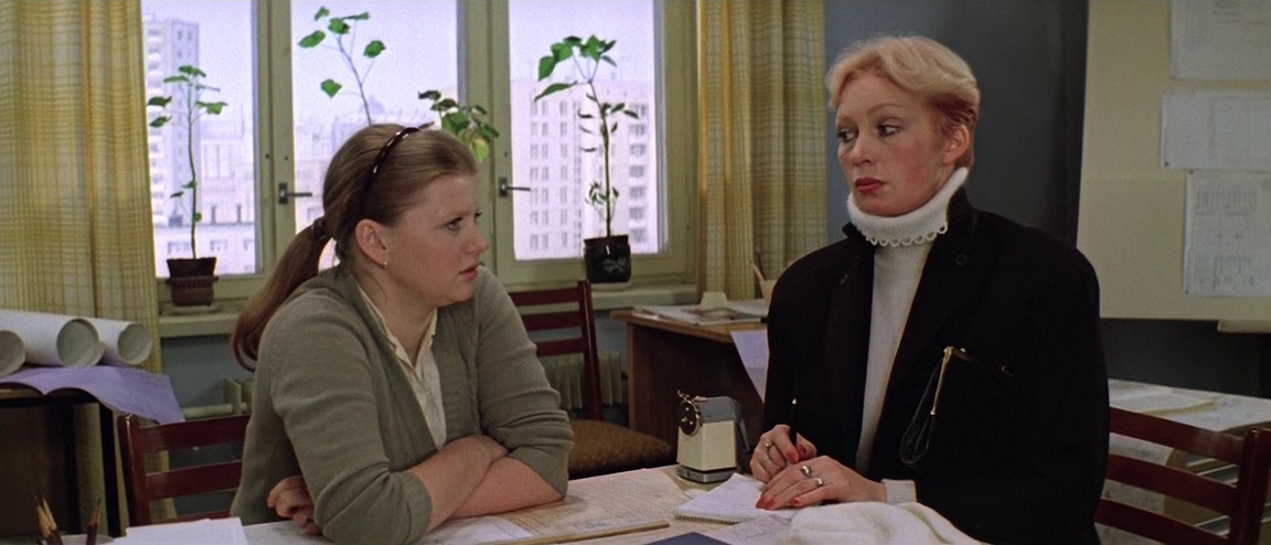 Кадр из фильма "Самая обаятельная и привлекательная" (1985)