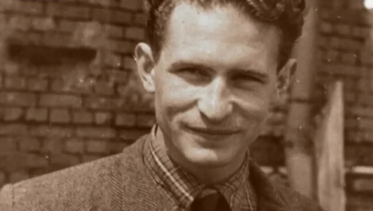 Евгений Ефимович Карелов — советский кинорежиссёр, сценарист. Заслуженный деятель искусств РСФСР