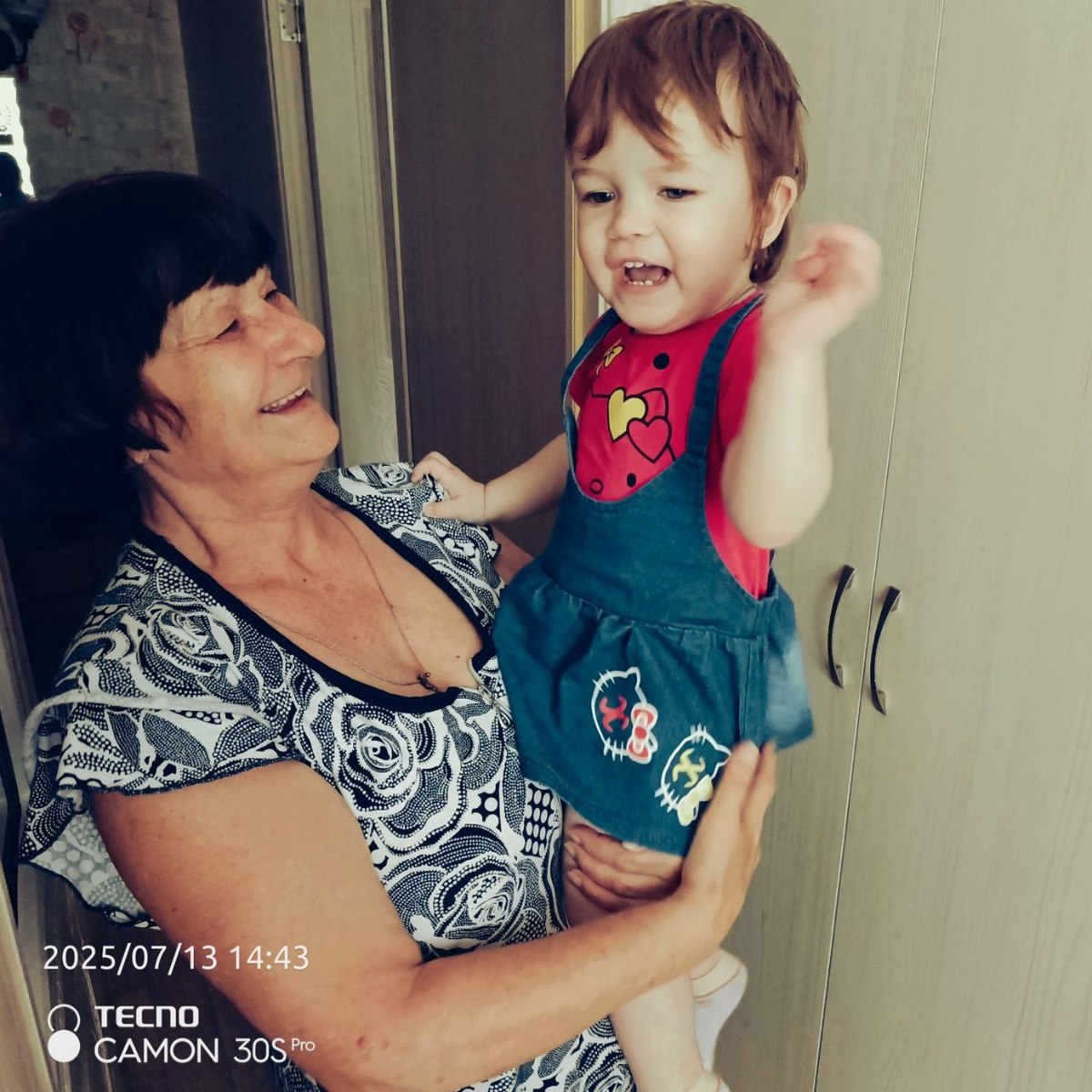 Василиса на руках у бабушки