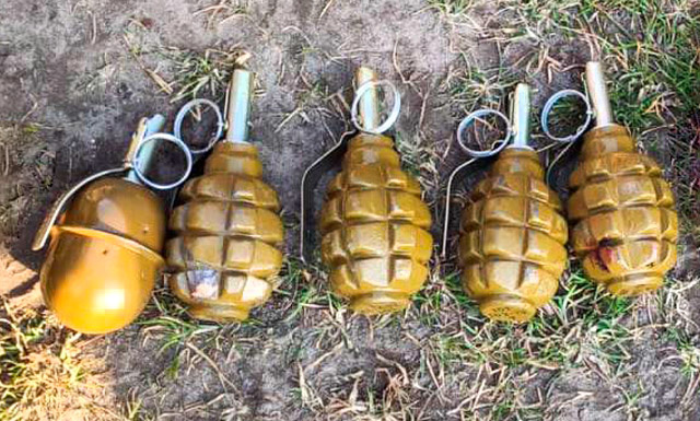 Наступательная РГД-5 и четыре оборонительные ручные гранаты Ф-1 (фото из открытых источников)