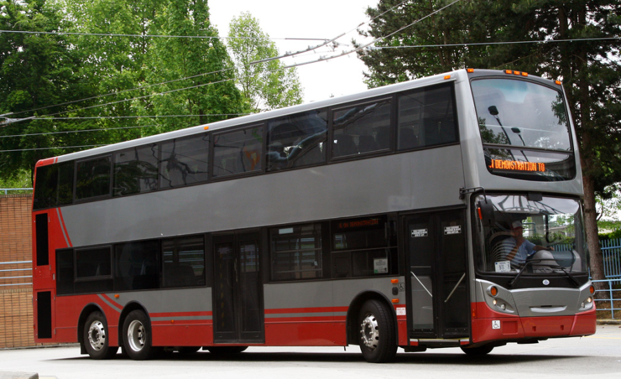 поляки приезжали на 2хэтажном автобусе в наш город Интернет