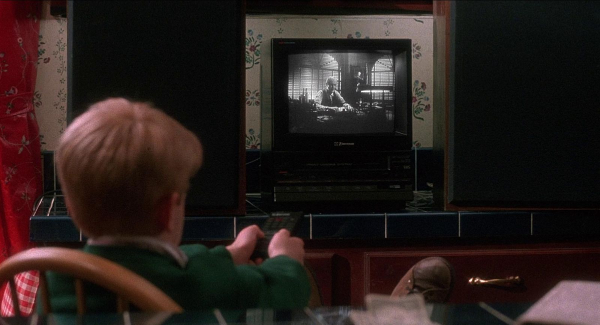 Кадр из фильма "Один дома" (1990)