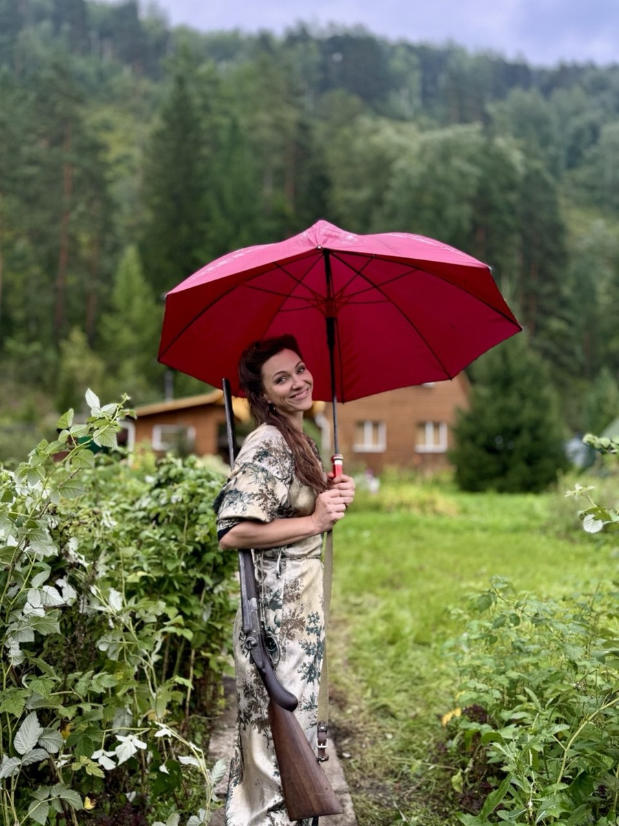 Анна в роли Зои. Сериал "Ронин".