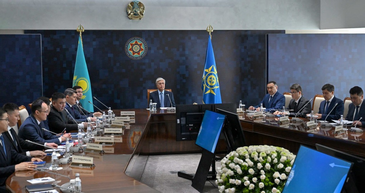 Президент проводит совещание с руководством КНБ 5 июля. Фото Акорда