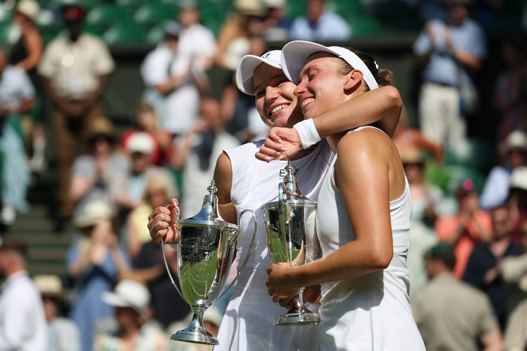    Вероника Кудерметова в паре с Элизой Мертенс стала чемпионкой Уимблдона в парах.   
Фото: Li Ying, XinHua, globallookpress.com