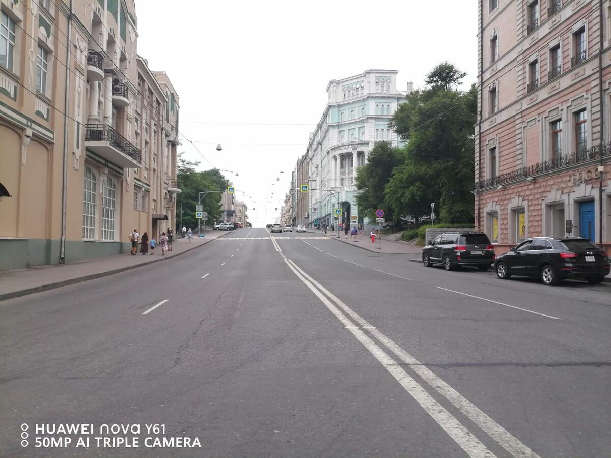 Это улица просто уходит вверх