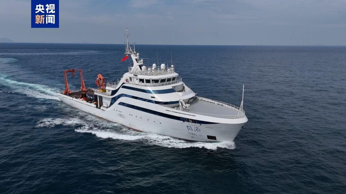    Первое интеллектуальное многофункциональное научно-исследовательское океанское судно «Тунцзи» / © China Media Group