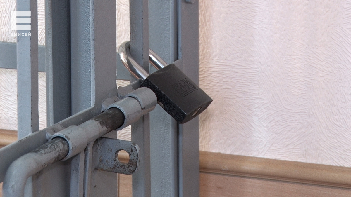     Проводил за 340 тысяч: красноярца осудят за кражу денег и украшений