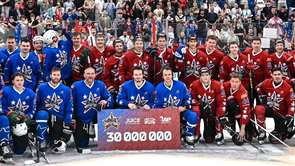     Зрелище ради помощи детям: в Москве прошел хоккейный матч звезд КХЛ и НХЛ РИА Новости\Сергей Бобылев