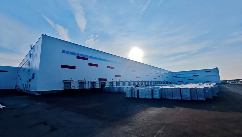    Склад маркетполейса Wildberries в Шушарах, получивший разрешение на ввод в эксплуатацию после крупного пожара, Петербург, июль 2025 года. Автор фото: t.me/kimtatyana2024