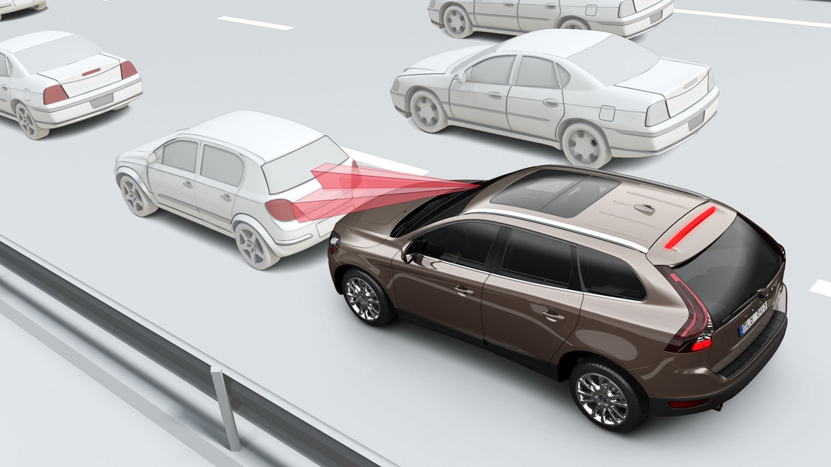 Система предупреждения столкновения Вольво XC90
